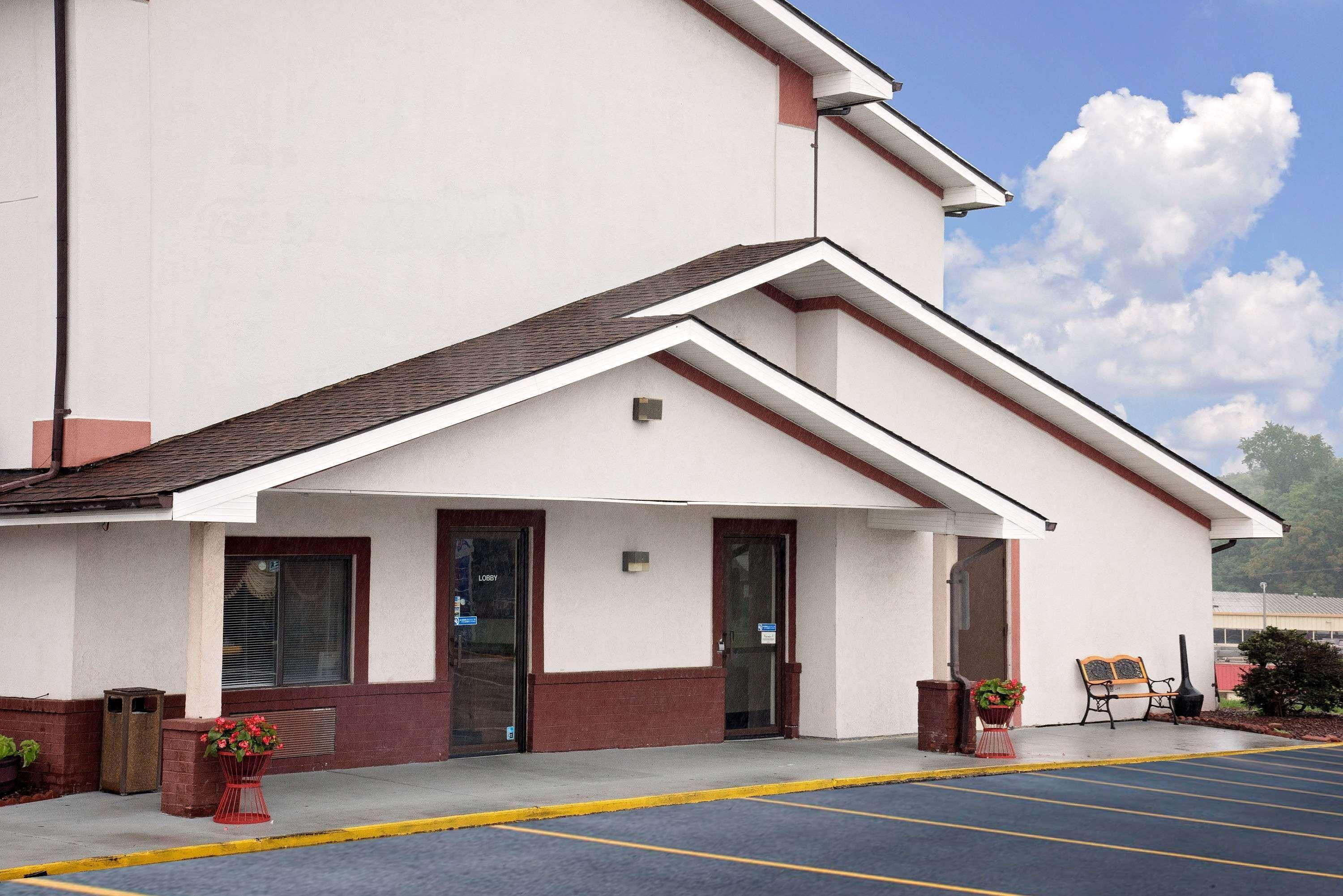Super 8 Martinsburg Hotel Luaran gambar